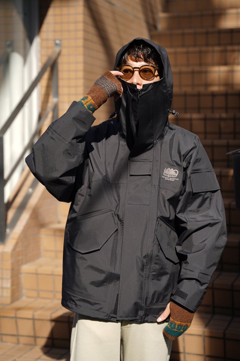 is-nessの新作となるninja hoodie shell jacket。 防水、防風性 に優れ