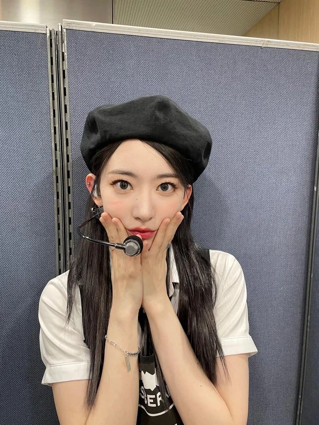 宮脇咲良 x ベレー帽🥰🌸 Sakura really look so good in berets