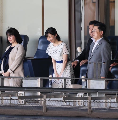 本日の佳子さまのワンピース STRAWBERRY-FIELDS(ストロベリー