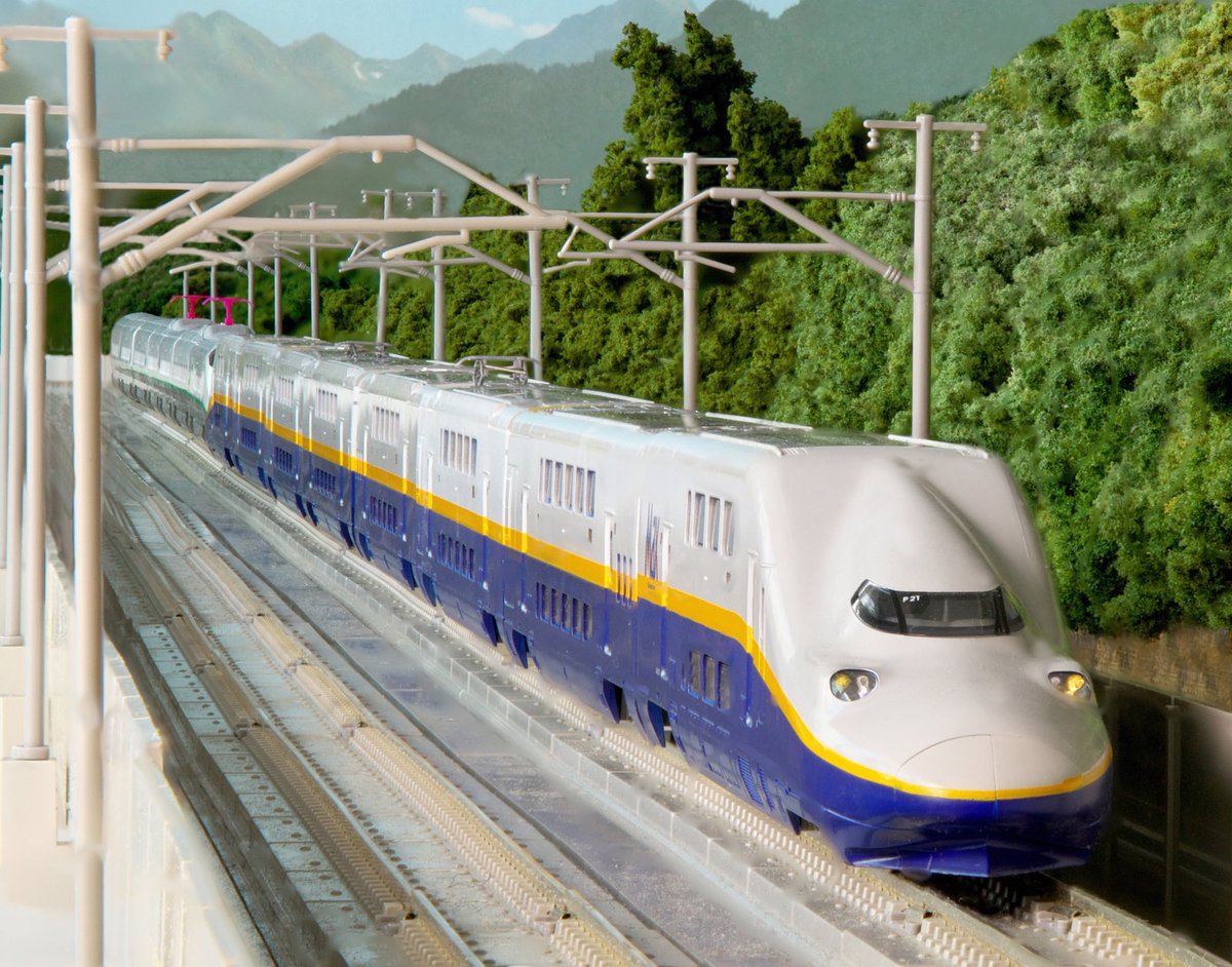Multi amenity express】 今年10月に引退したE4系新幹線「Max」。迫力