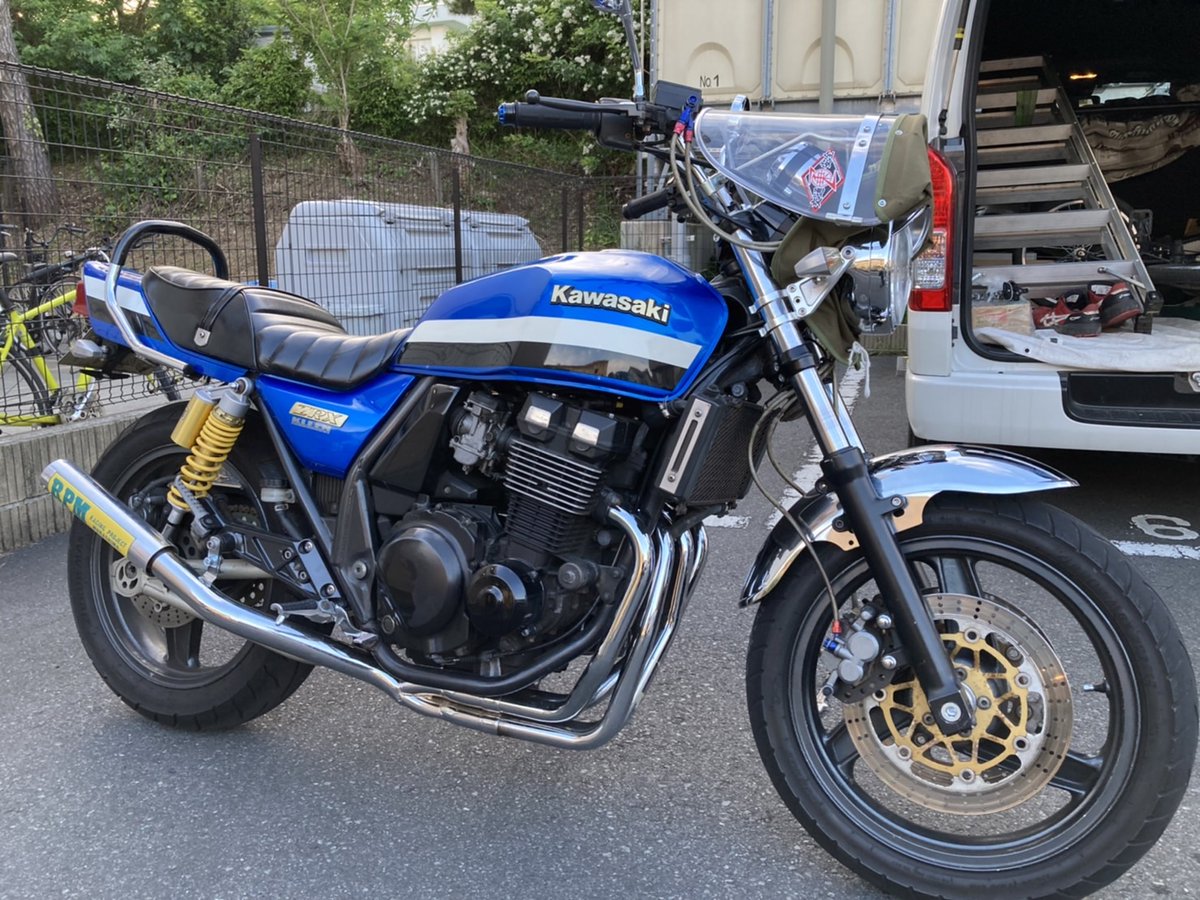 びふぉーあふたー 風防のステーを手曲げして新幹線風防にした🥰 #zrx