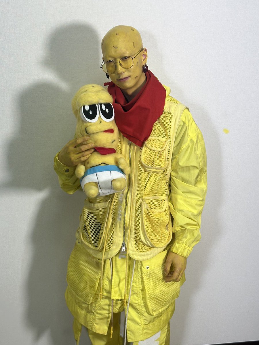 たなしょーさんにも豆ぬい持ってもらった🥜ダブルピーナッツくん