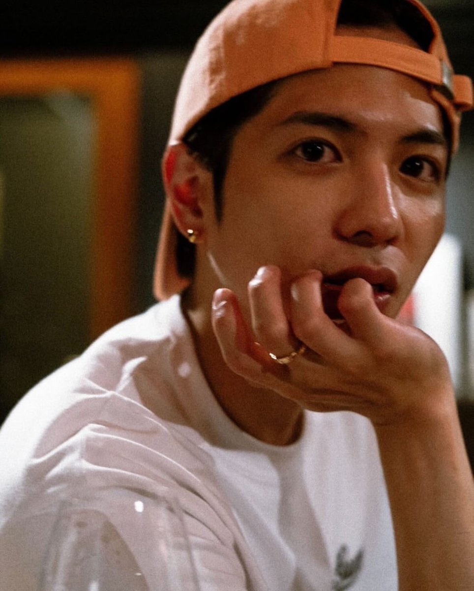 写真集の特典に指輪を付けて、写真集開いたらお揃いの指輪の志尊淳が出