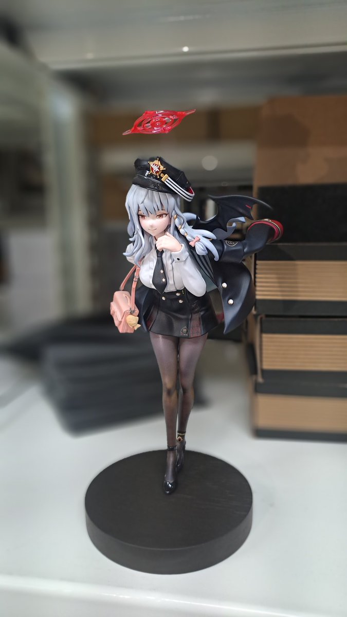 完成しました。 1/8 スケール 黒舘ハルナ 原型: @cornbengal Painting