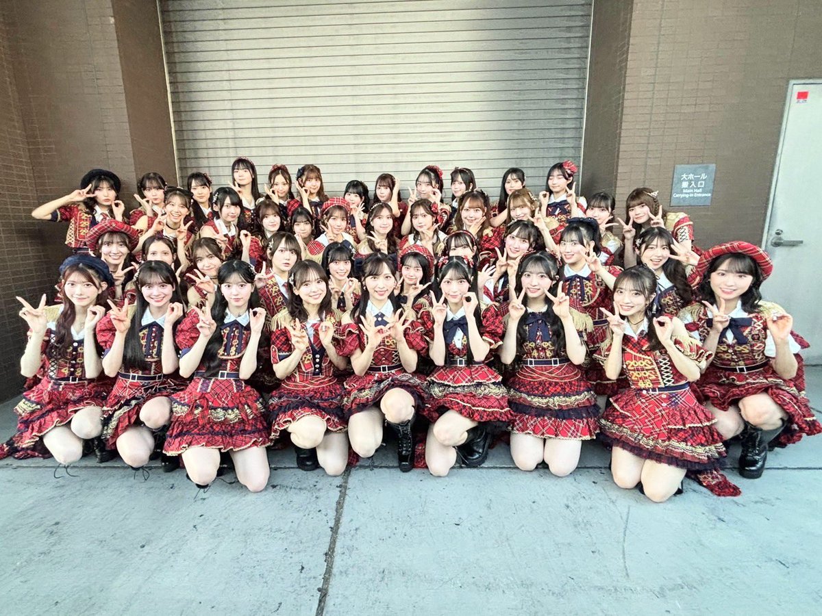 AKB48_PARTYが始まるよツアー オープニングは新衣装😍 20周年という事