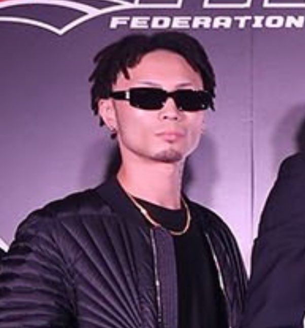 篠塚辰樹が会見でかけてた オフホワイトのサングラス 買っちゃったぜ