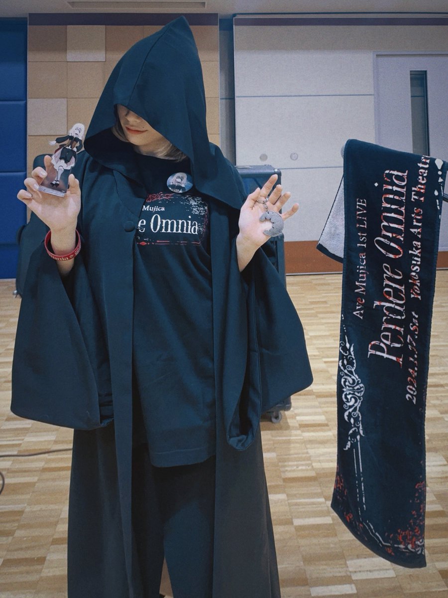 AveMujica 1stライブグッズたくさん身につけてみた⚙️🌙 ローブの重量