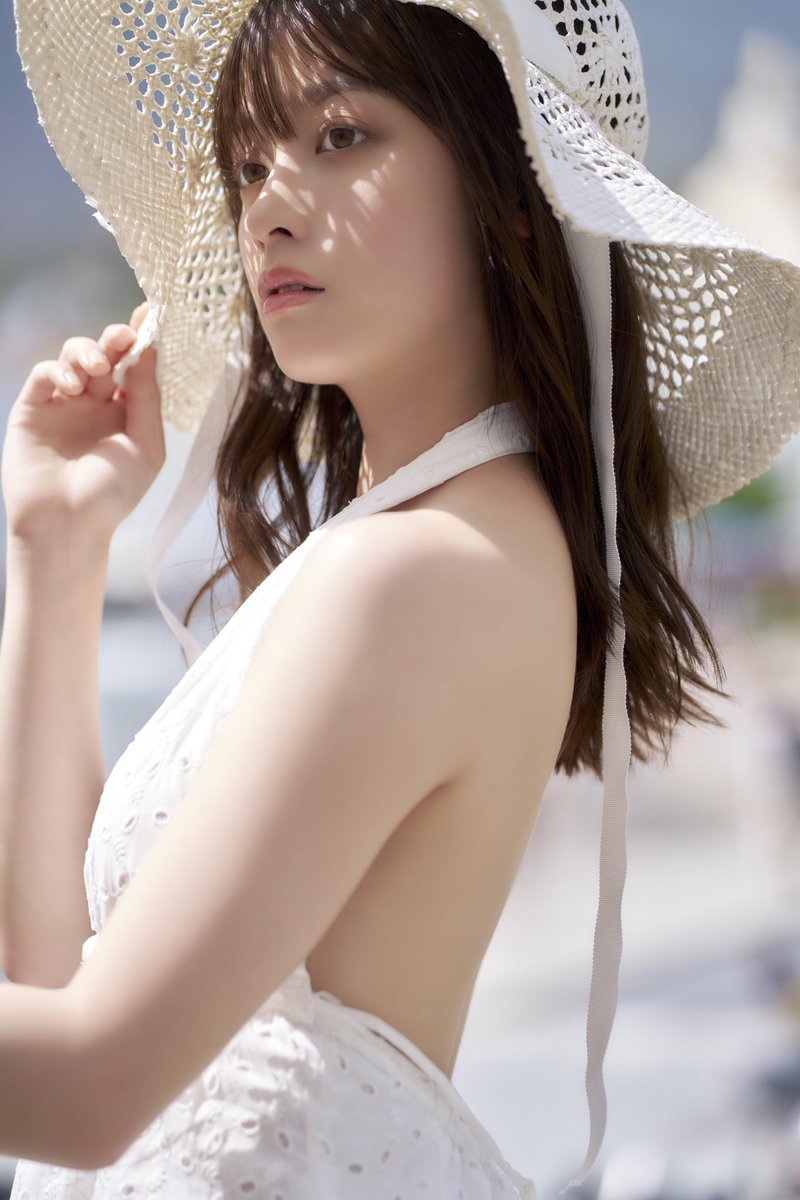 公式】橋本環奈写真集「カレイドスコープ」 (@HK3_BCN) / Posts / X