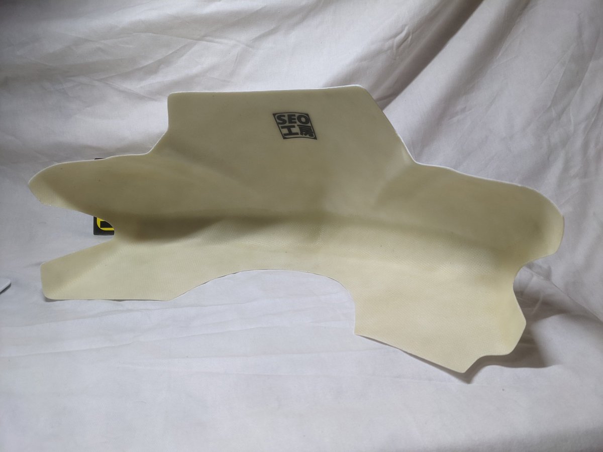 シグナス4型レーシングマスク 純正のカウルの上から被せるタイプの