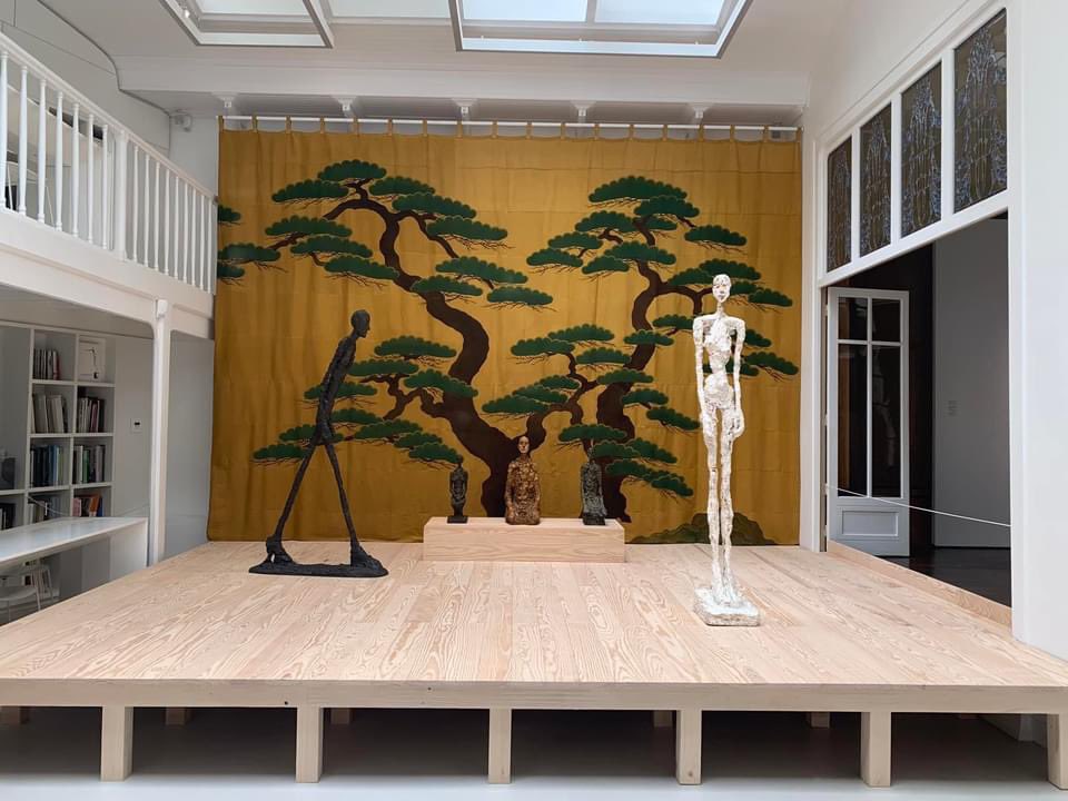 パリのジャコメッティ財団における、ジャコメッティ×杉本博司展。能