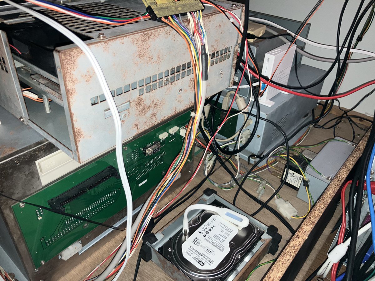 太鼓の達人初代〜グリーンまでのメイン基板を旧筐体にしまっている