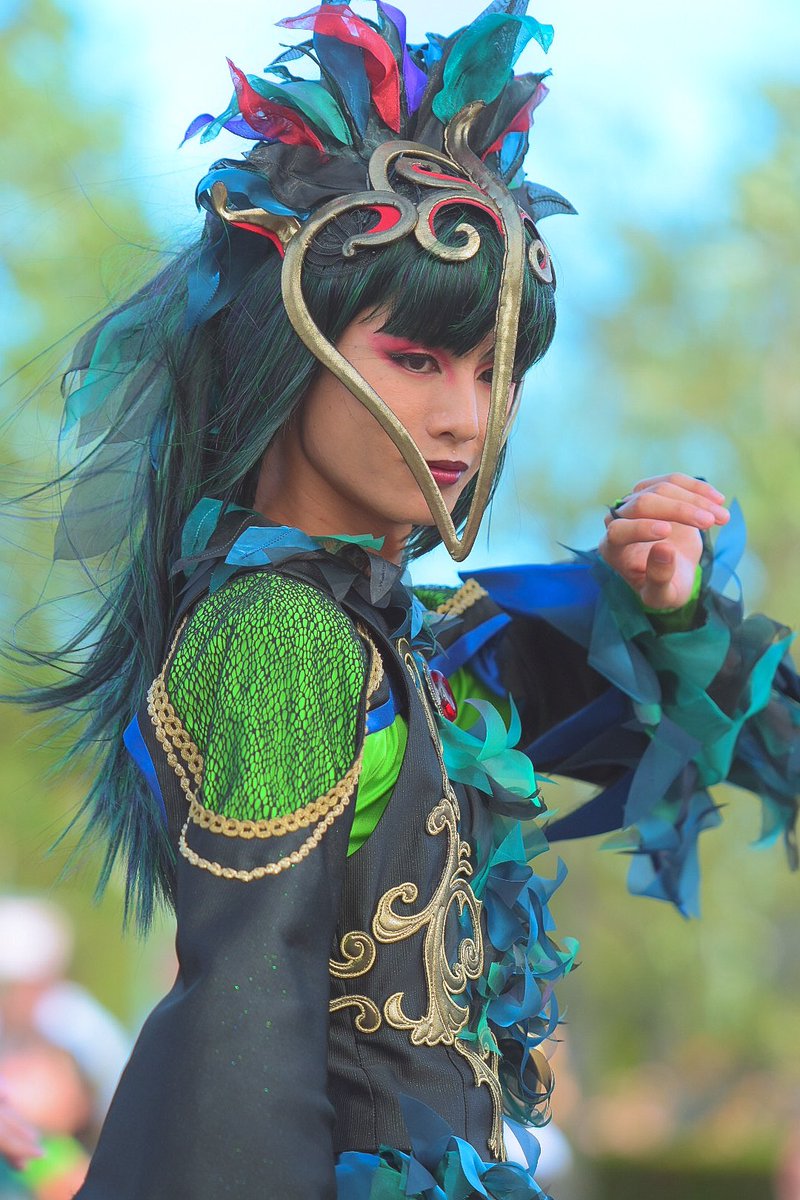 そろそろパレードは全部の写真を載せ終えそうです。カラスのダンサー