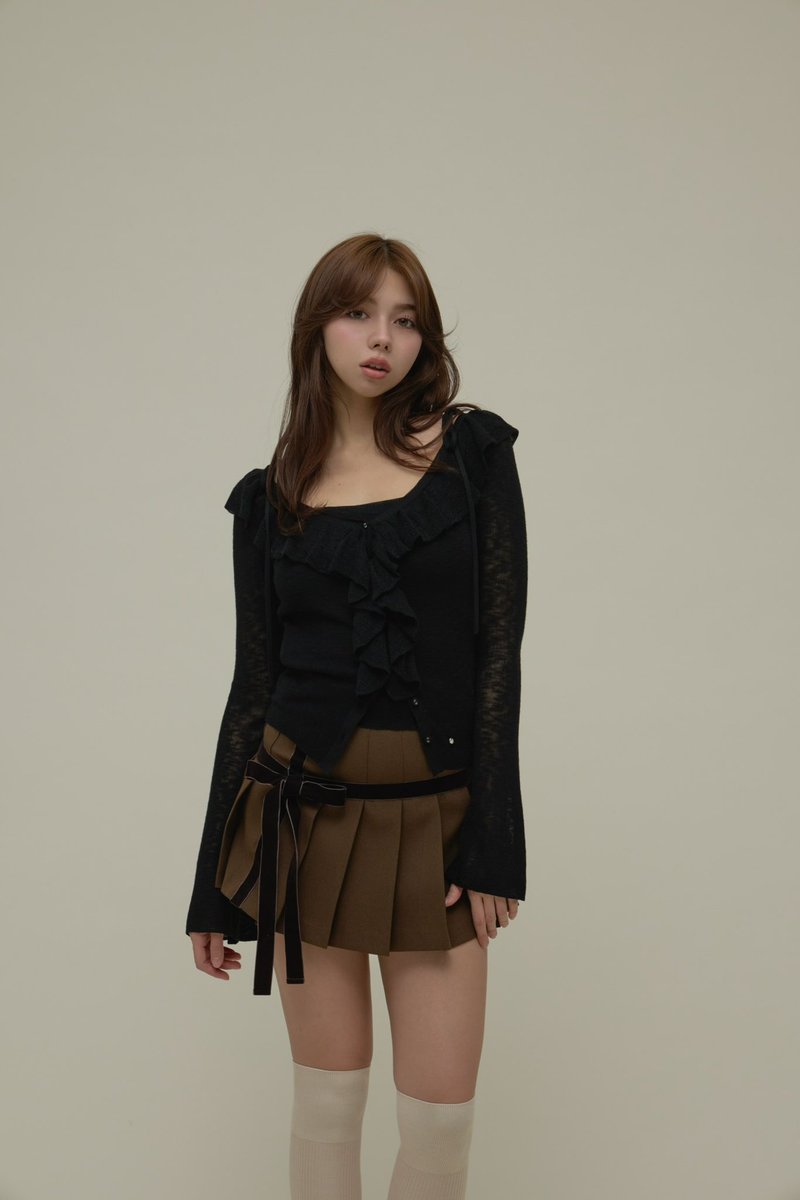 Fiona ruffle tops color pink/black ¥12,100-tax in 清涼感のある