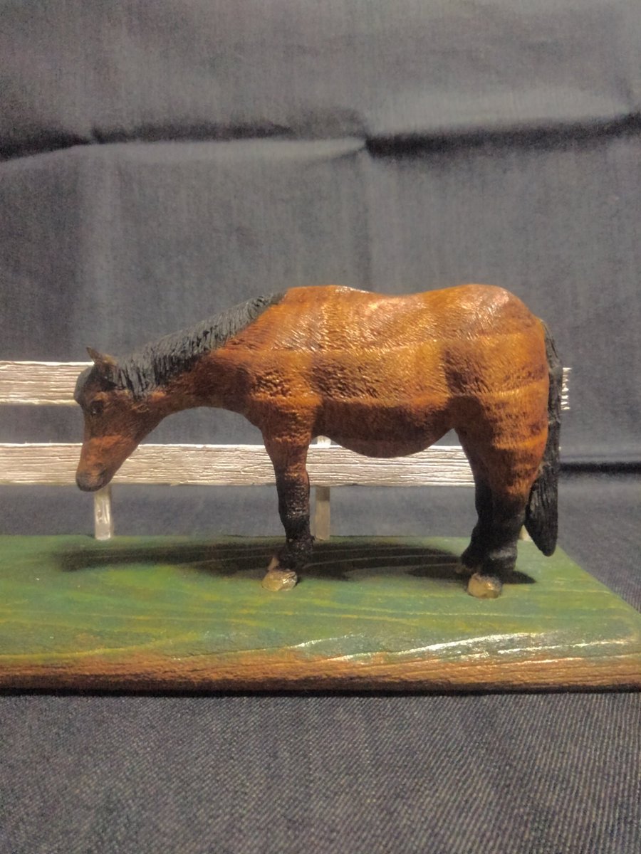 木彫りのコーギー2匹と馬 木彫りのコーギー2匹と馬 - メルカリ