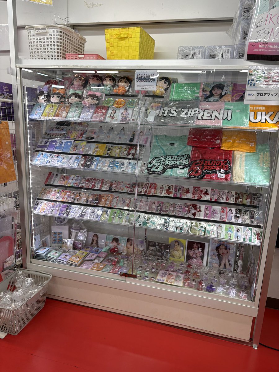 FRUITS ZIPPER東京ドーム公演に向けてTシャツ,タオル他の補充が進んで