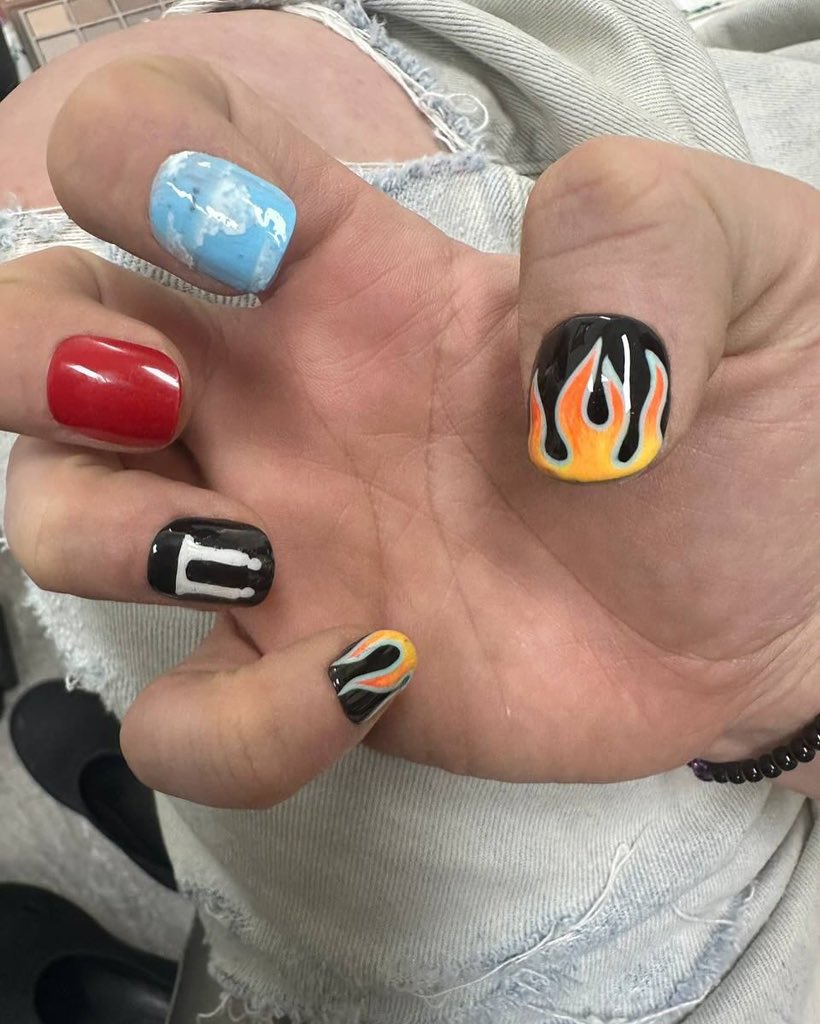 G-Dragon's nails details for Power M/V
