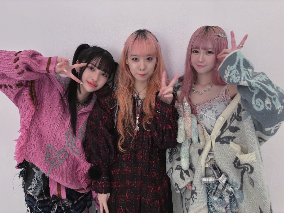 ありがとうございます🖤 「装苑」1月号 発売中です！ 東 佳苗×REIRIE