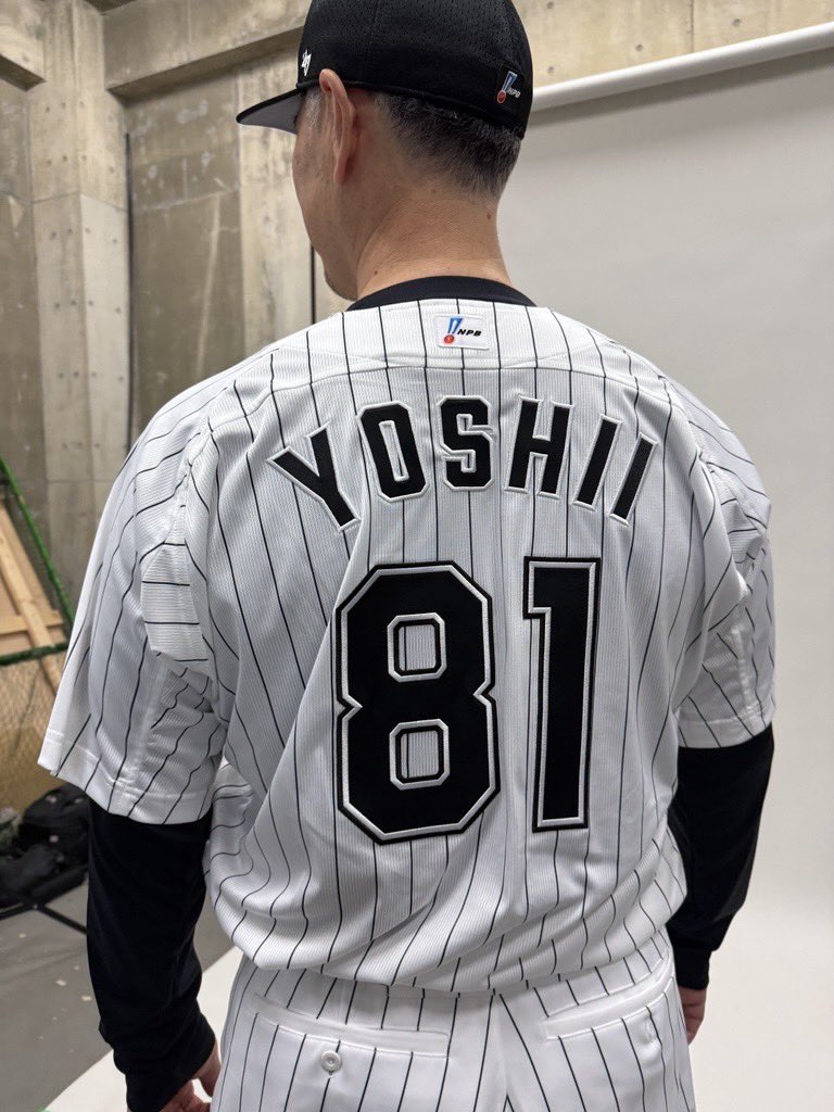 背番号81の #吉井理人 監督。 #chibalotte #広報