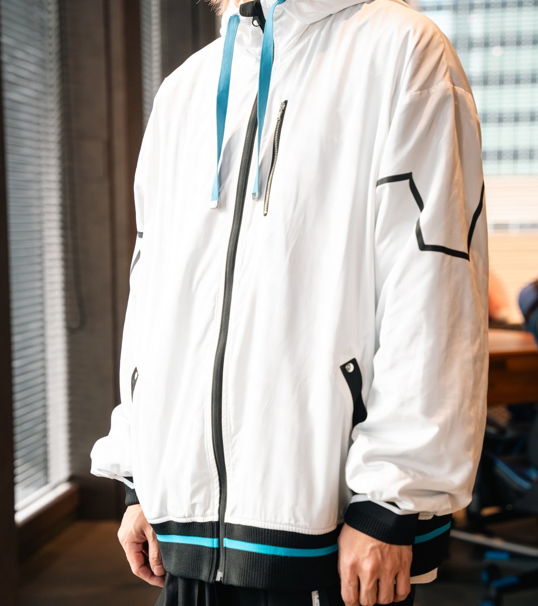 Yostar OFFICIAL SHOP】 実用性抜群のシャカシャカ素材！🧥 「トラック