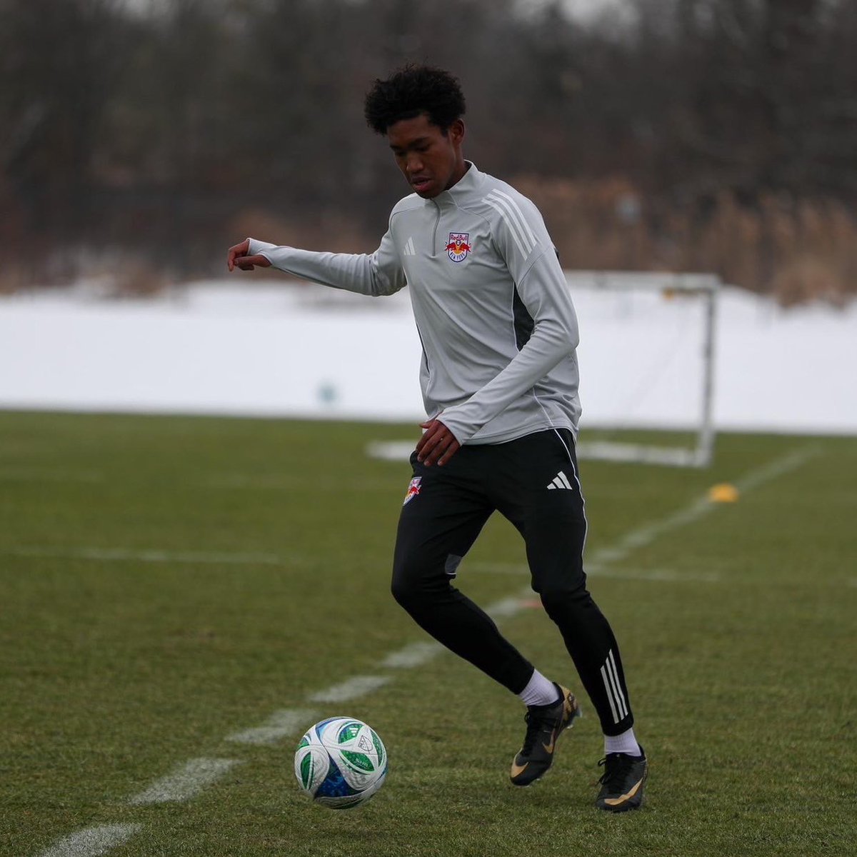 現在、トップチームの #磯﨑麻玖 選手が、ニューヨーク・レッドブルズ