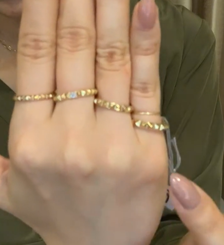 新作リングと似たリングを比較してご紹介いたしました💍 (画像は比較の
