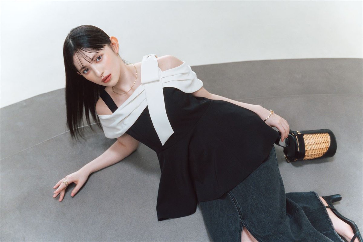 オフショルリボンペプラムトップス ワンショル Rirandture Recommend item <オフショルリボンペプラムトップス> ¥16,500(tax in