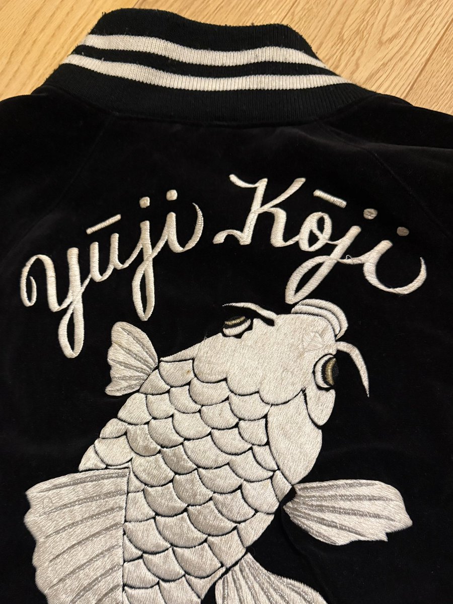 先日の「有吉の壁」で使った鯉のスカジャンがこちらです。🎏 20代の