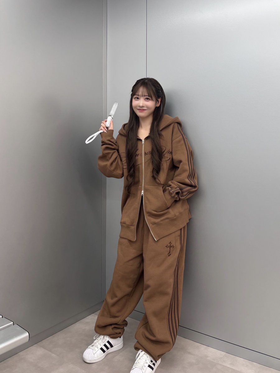 🤎櫻井優衣アパレルグッズ紹介🤎 販売前から好評の「Yui logo w zip