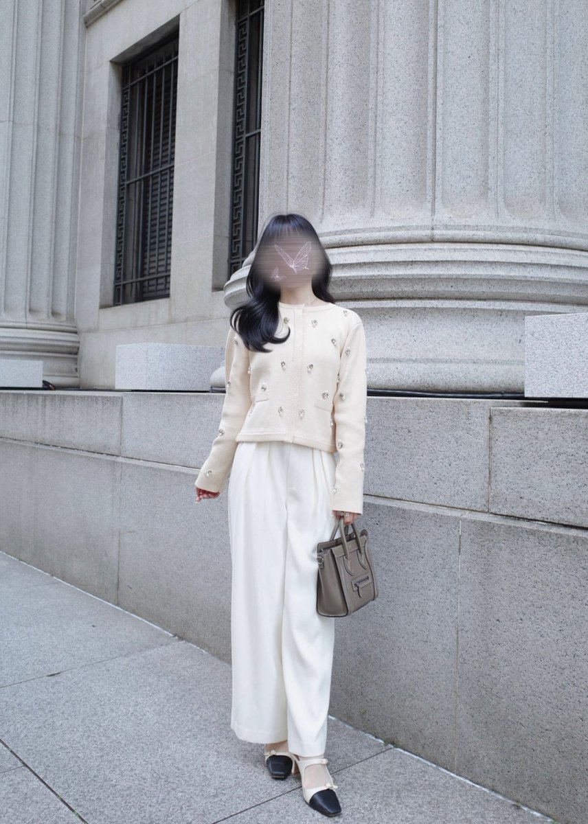 去年即完売したánuansのビジューニットジャケット 今年もリバイバルし