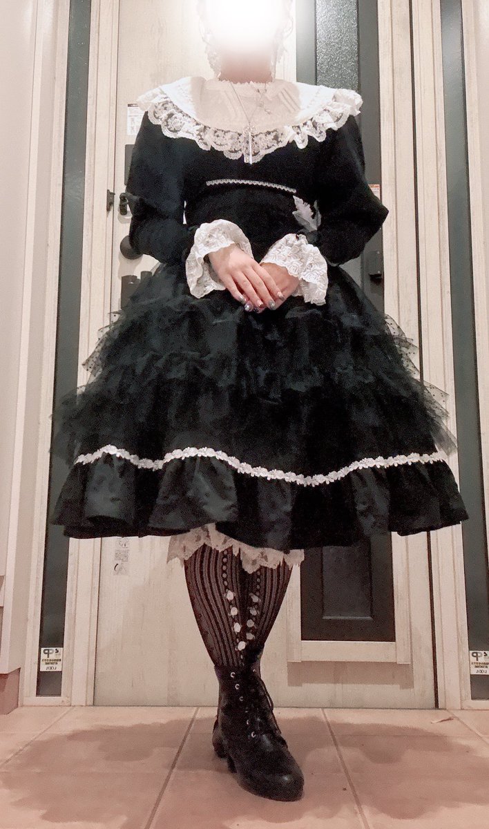 今日は愛野えりさんのマノンローズ🥀でお出かけしたよ🫶💕 黒ワンピと