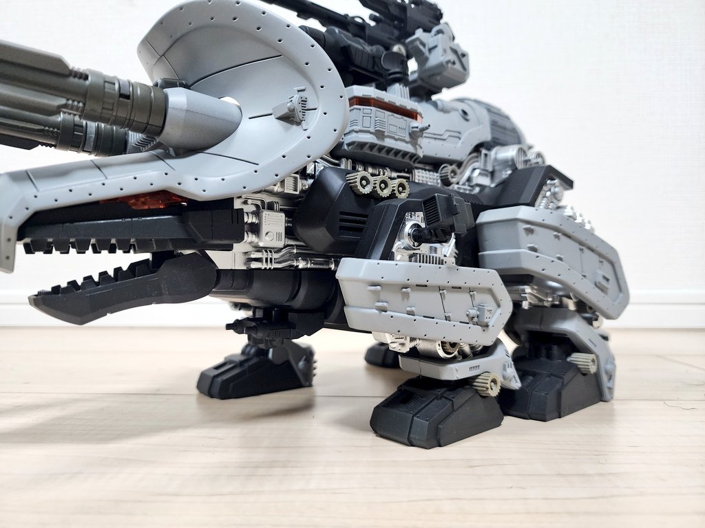 マッドサンダー塗装 細かい所は後日…！！ マグネーザーの色迷ってる