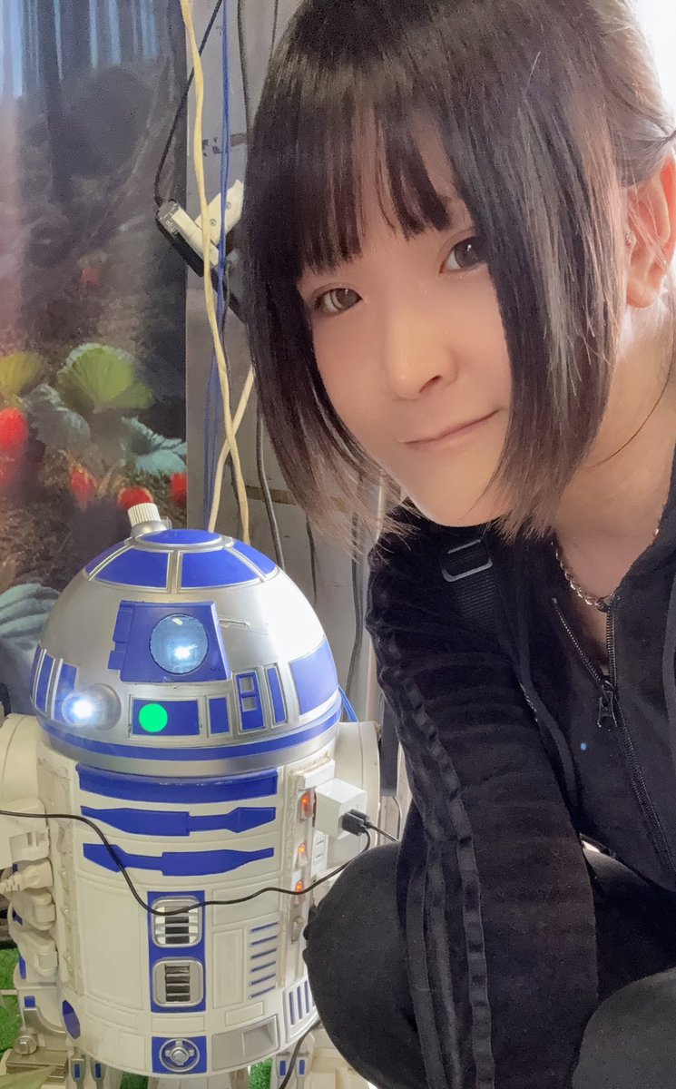 のんのんーおはのんー R2D2と写真とた！かわいい！ コンセントさして