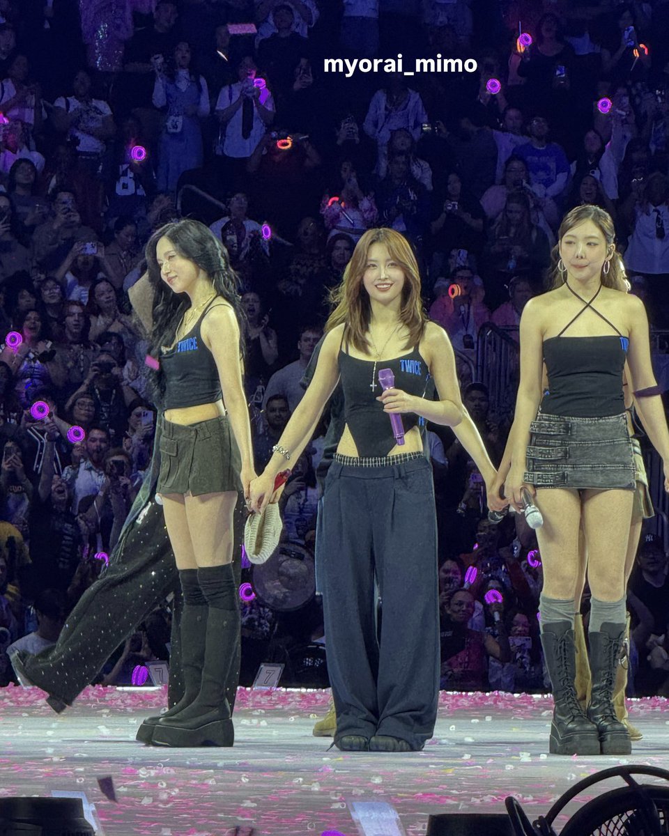 THOSE BIG ASS SMILES I KNOW WHAT YOU ARE #MIMO