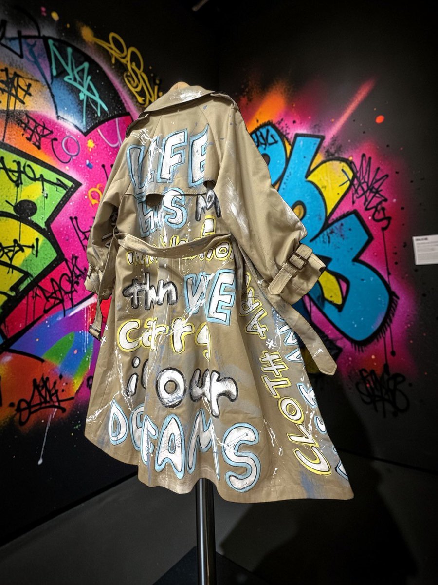 入荷しました😍😍😍 春トレンチ⤴️ @cash_x_x_art #cash #paintings