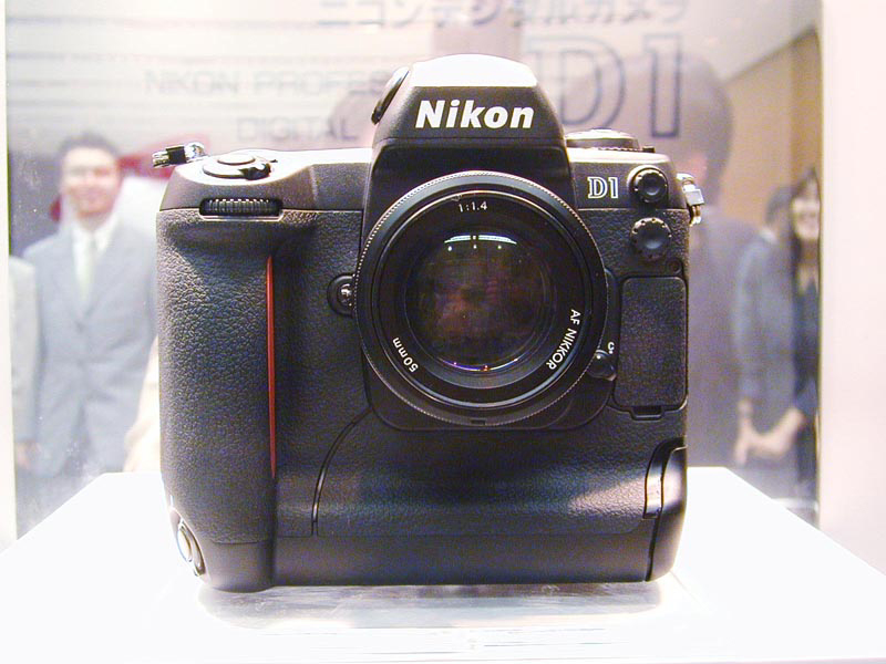 ニコン、D1」発表会レポート