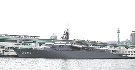 TV 3508 練習艦「かしま」 : In the pontoon bridge
