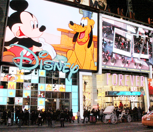 NYのタイムズ・スクエアに巨大ディズニー・ストアが新オープン