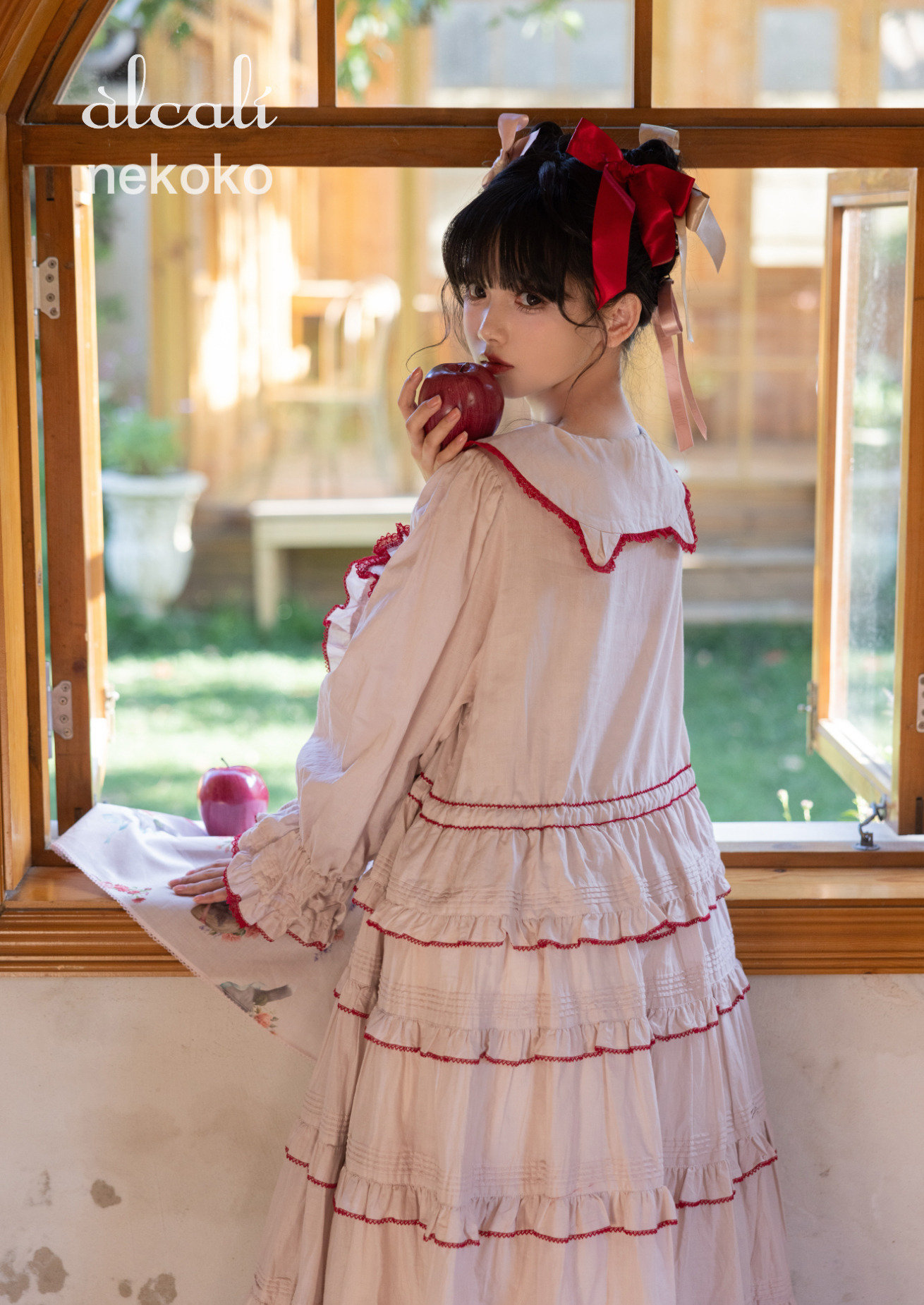 アルカリのalcali×猫梓子 (ネココ)カタログ｜PINK HOUSE