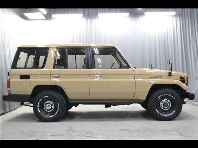 トヨタ ランドクルーザー70 ZX ディーゼル オートマ 全塗装サンド