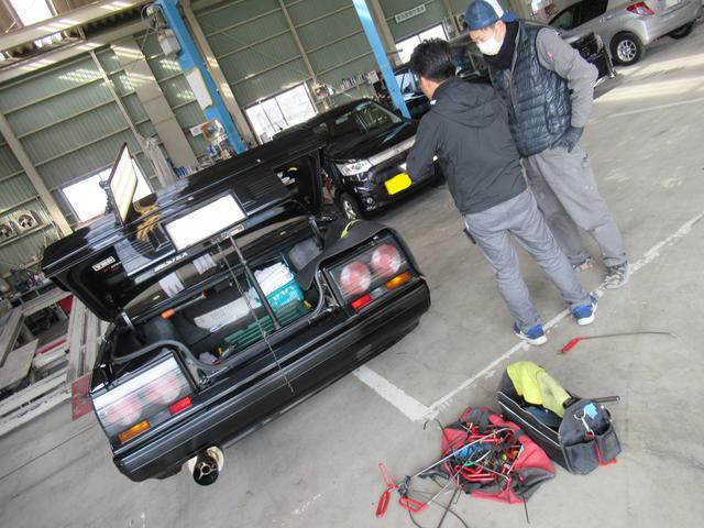 R31スカイライン トランクの凹みをデントで修理｜グーネットピット