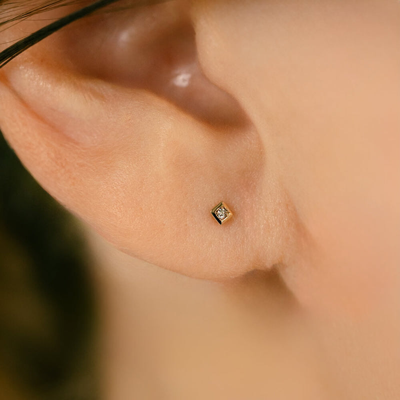 小さいボディピアス│オフィス・仕事に、K10ダイヤモンド スクエア