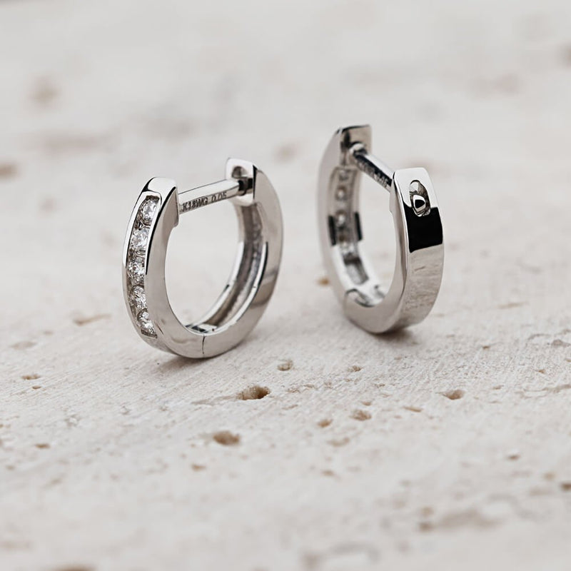 ユニセックス 片耳ピアス│K18 天然 ダイヤモンド ブラック