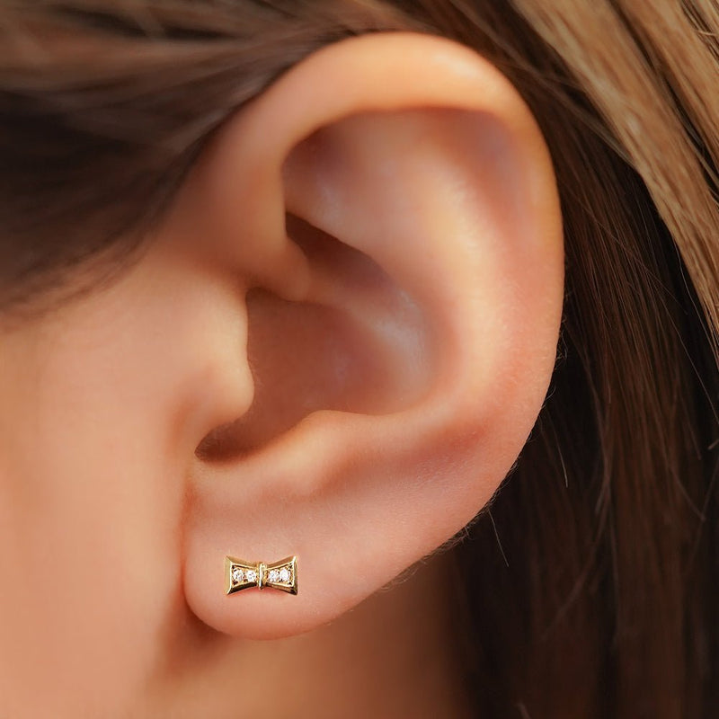 K18金 ダイヤモンド リボン 小ぶりで可愛い軟骨ピアス・ボディピアス