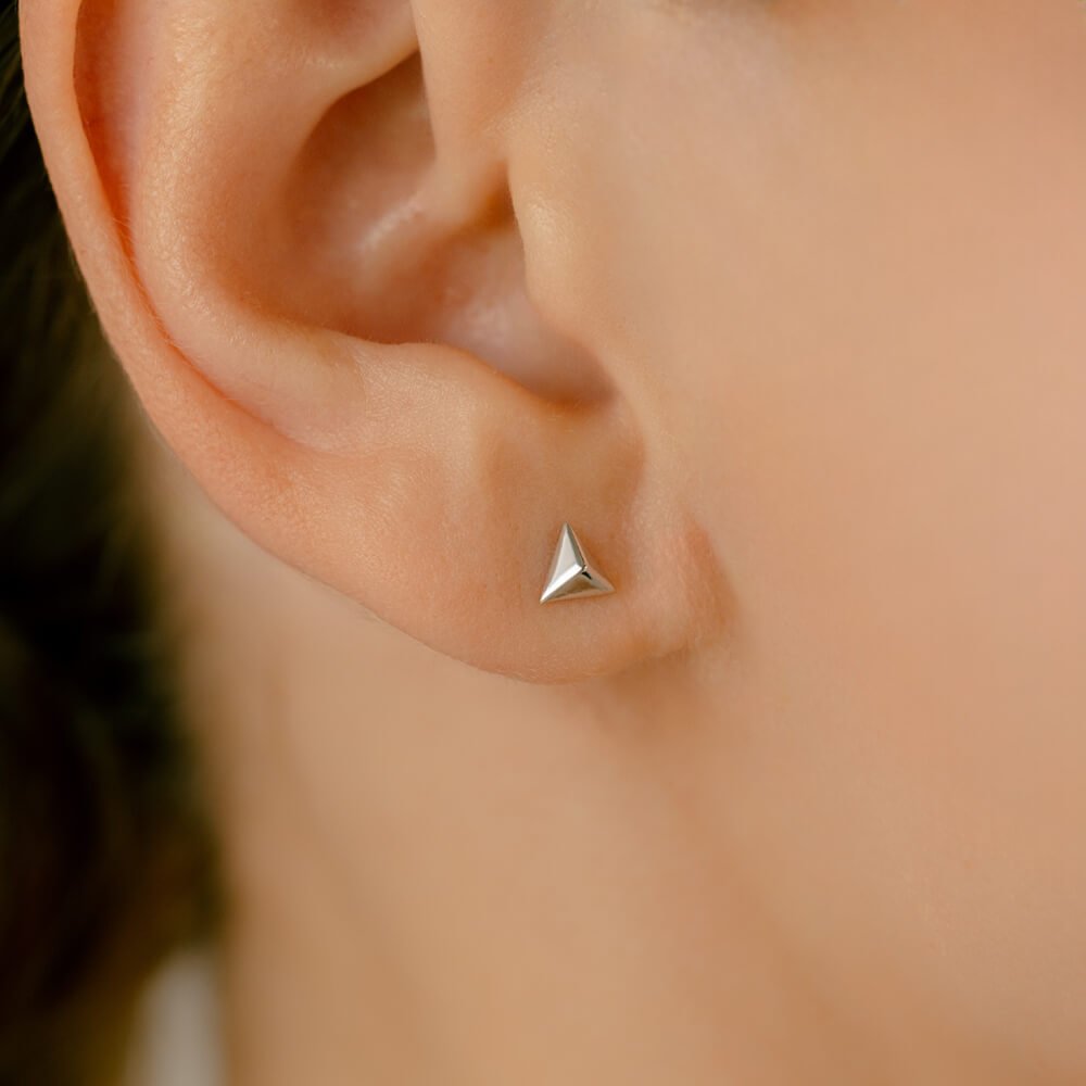 トライアングル・ピラミッド・三角形の ボディピアス│K18ゴールド