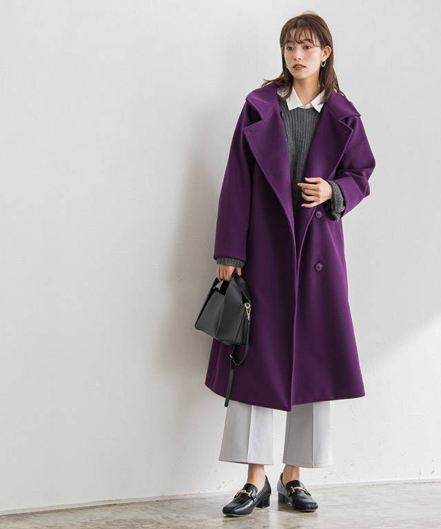 トレンドカラーのパープルをコートに取り入れたオシャレ度抜群のお