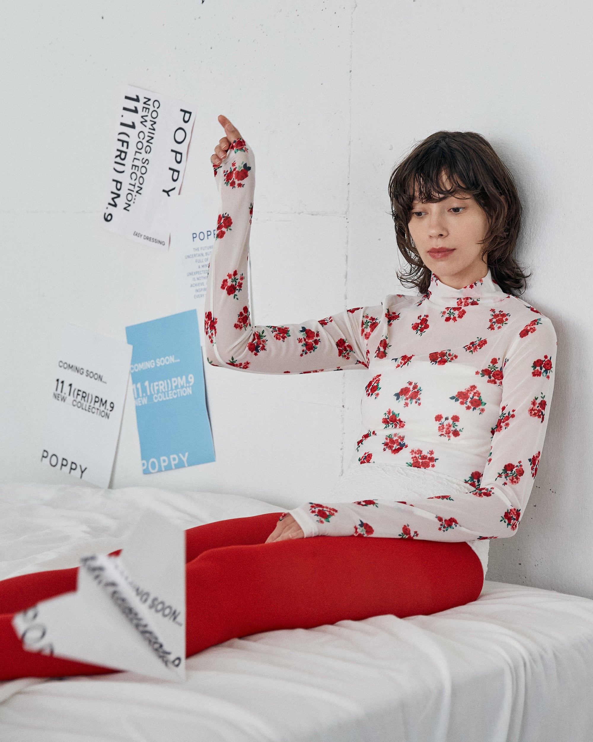 Red bouquet see-through tops (High / Round neck)