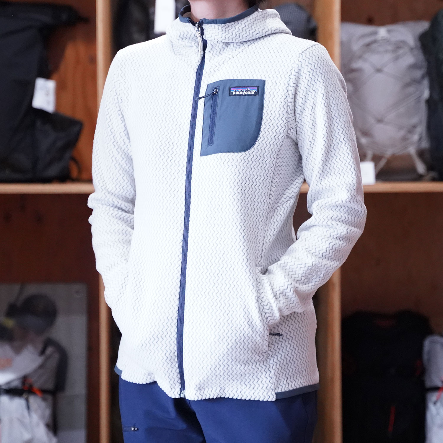 patagonia “R1 Air Crew / Full Zip Hoody” | 山でも日常でも使える