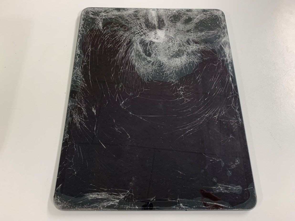 iPad Pro 12.9インチ第3世代 256GB WiFi 画面割れあり 中古・ジャンク