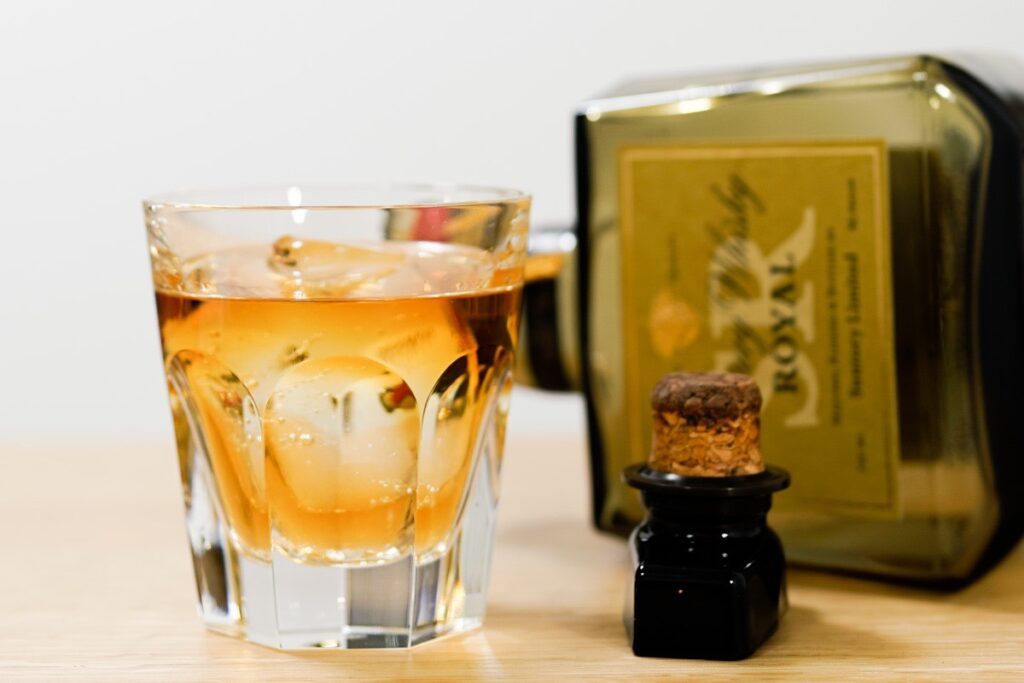 ローヤルSR 金枠響マーク】山崎15年モルトが使われた贅沢なウイスキー