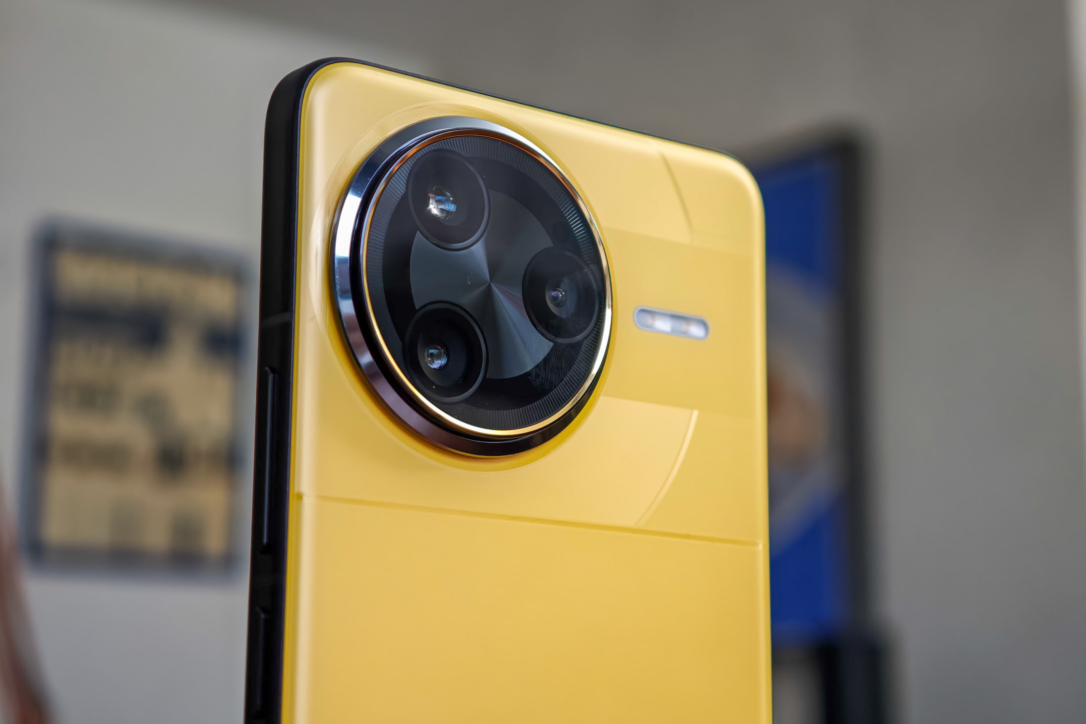 Poco's F7 Ultra is a midrange phone with a flagship chip | The Verge